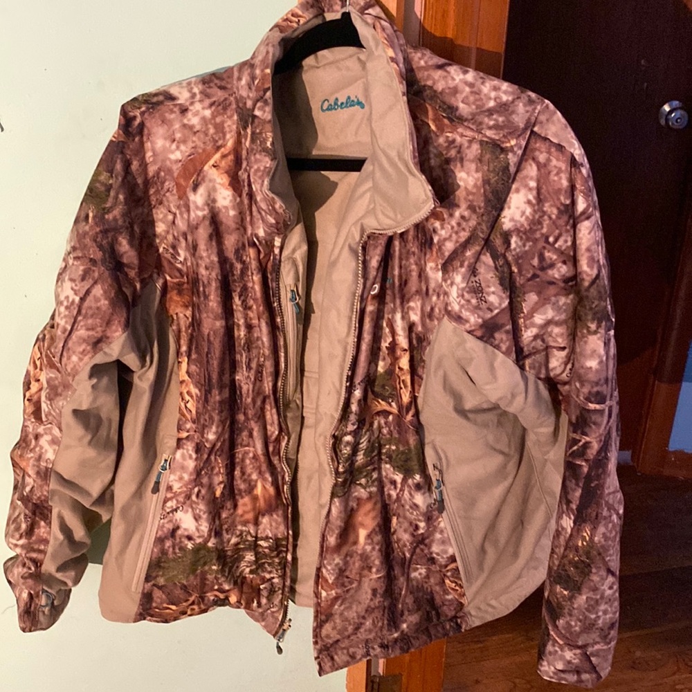 Size L Cabelas reversible light hunting spring jacket.